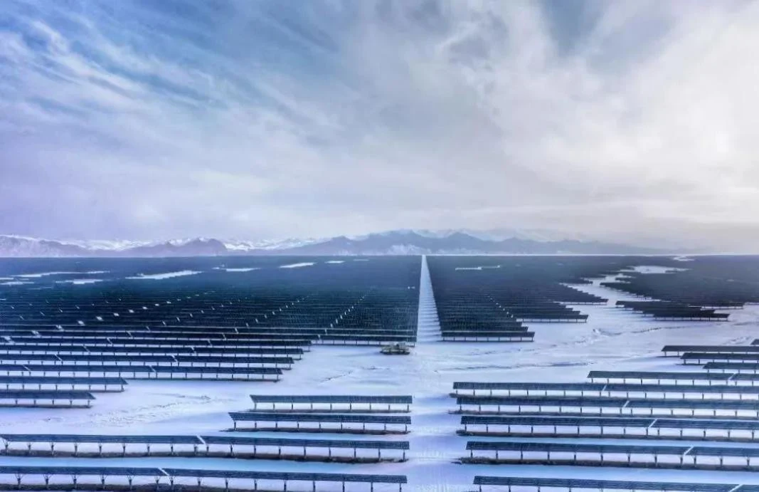 Global Footprint | “Pastoral Symphony of the North” — Solargiga Energy Powers 700MW PV+Storage Project in Xinjiang to Full-Scale Grid Connection