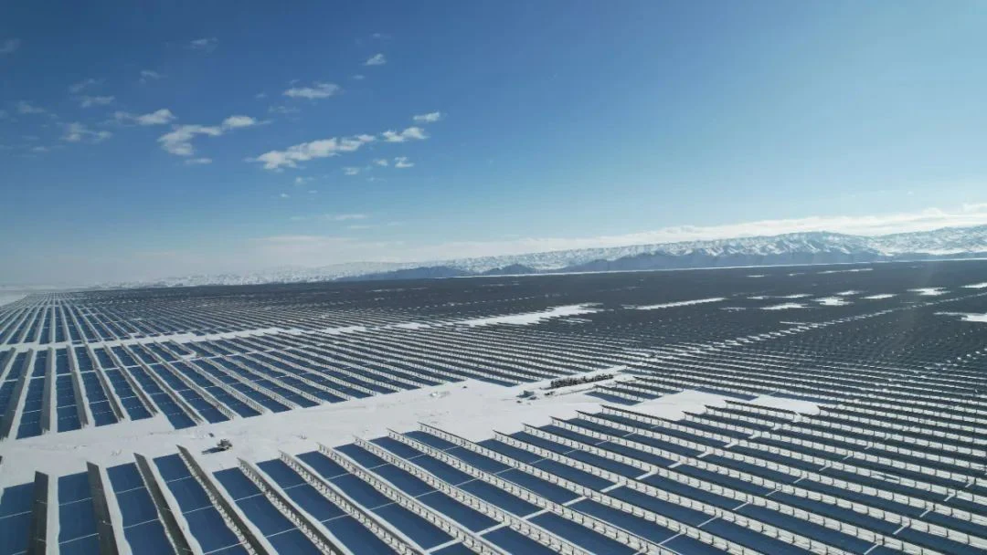 Global Footprint | “Pastoral Symphony of the North” — Solargiga Energy Powers 700MW PV+Storage Project in Xinjiang to Full-Scale Grid Connection