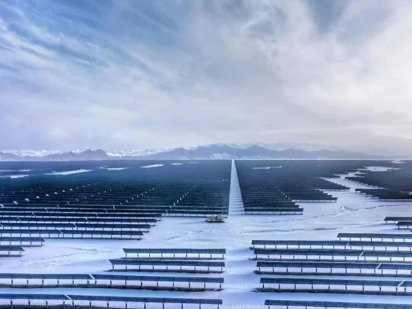 Global Footprint | “Pastoral Symphony of the North” — Solargiga Energy Powers 700MW PV+Storage Project in Xinjiang to Full-Scale Grid Connection